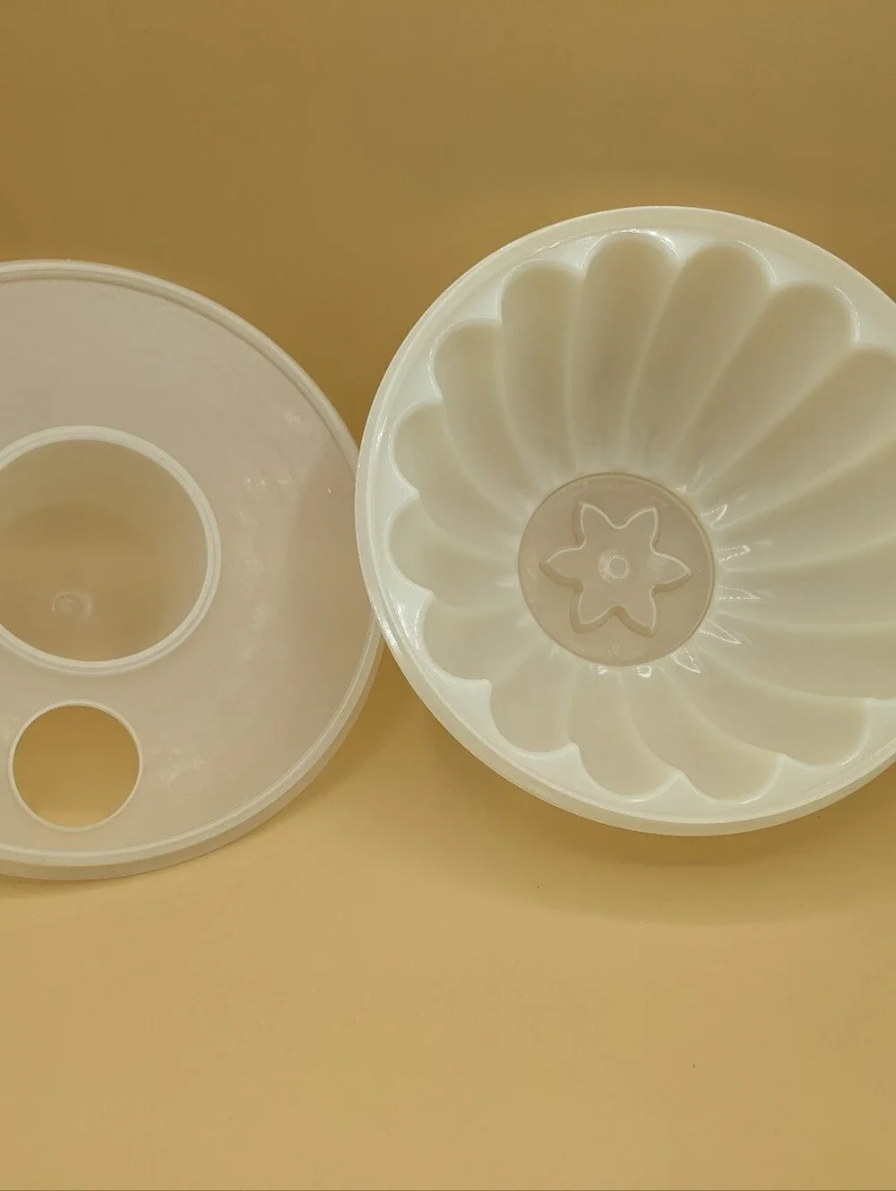 Tupperware PAR-T-JEL 776, 777, 778 Jello/Salad/Punch Bowl Ice Mold Pre-owned